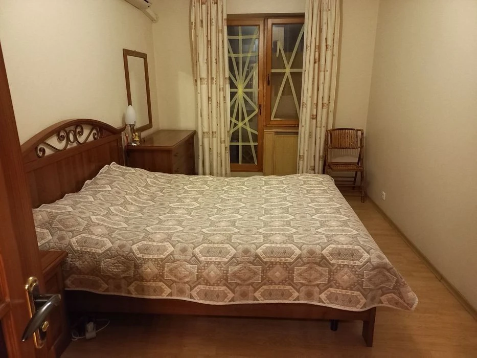 4 комнатная квартира Бородинский ,Товарыська 66а
