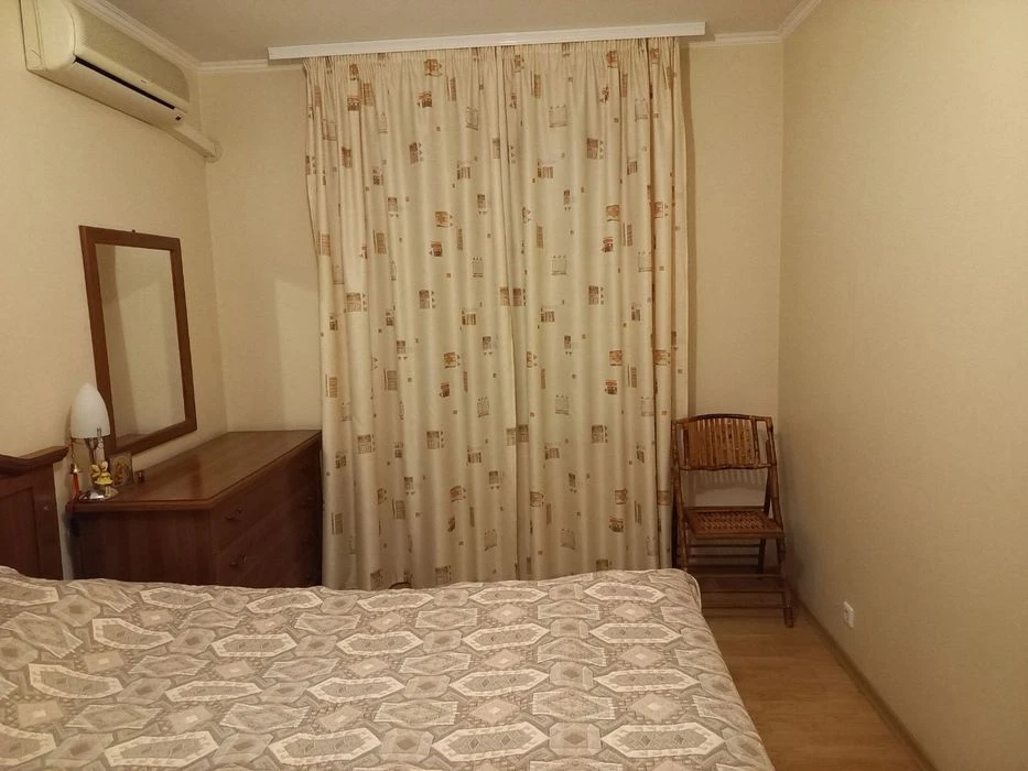 4 комнатная квартира Бородинский ,Товарыська 66а