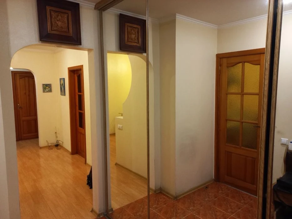 4 комнатная квартира Бородинский ,Товарыська 66а