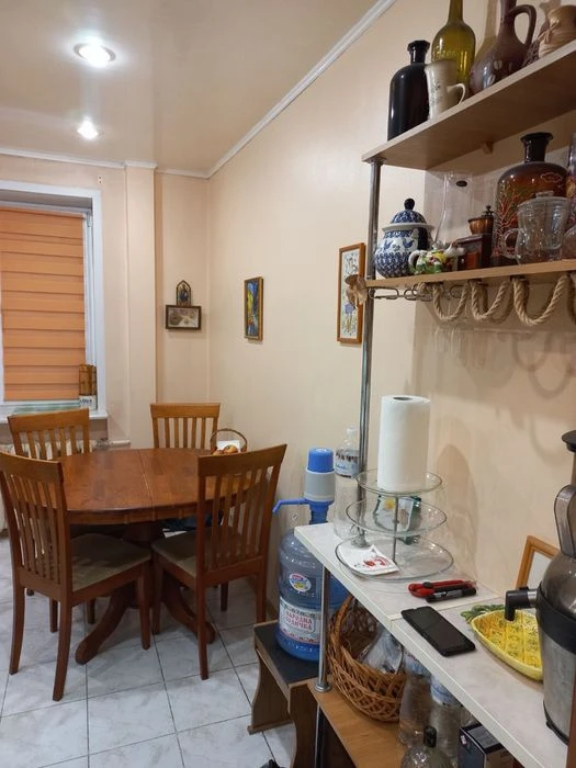 4 комнатная квартира Бородинский ,Товарыська 66а