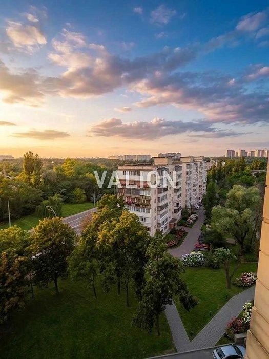 Продається 2-кімнатна квартира по вулиці Академіка Щусєва, 3