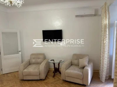Продаж 1к квартири у царському будинку вул. Володимирська