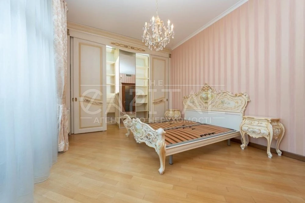 Продаж квартири, вул. Пирогова, м. Університет, Шевченківськ