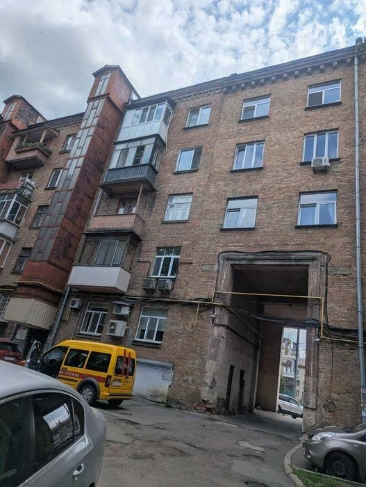 Продаж 2 к квартири бул. М. Міхновського 7 (Дружби народів)
