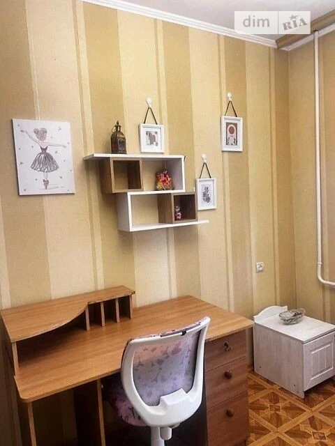 Довготривала оренда 2к квартири на вул. Академіка Єфремова 4