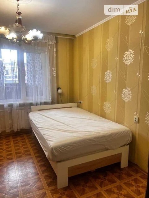 Довготривала оренда 2к квартири на вул. Академіка Єфремова 4