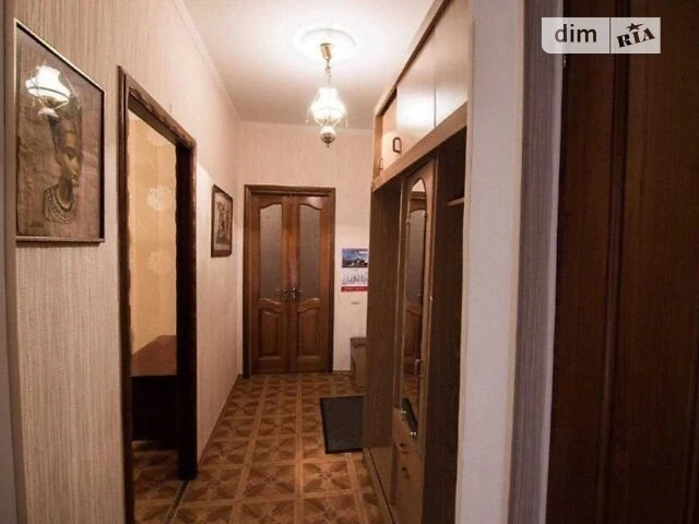 Довготривала оренда 2к квартири на вул. Академіка Єфремова 4