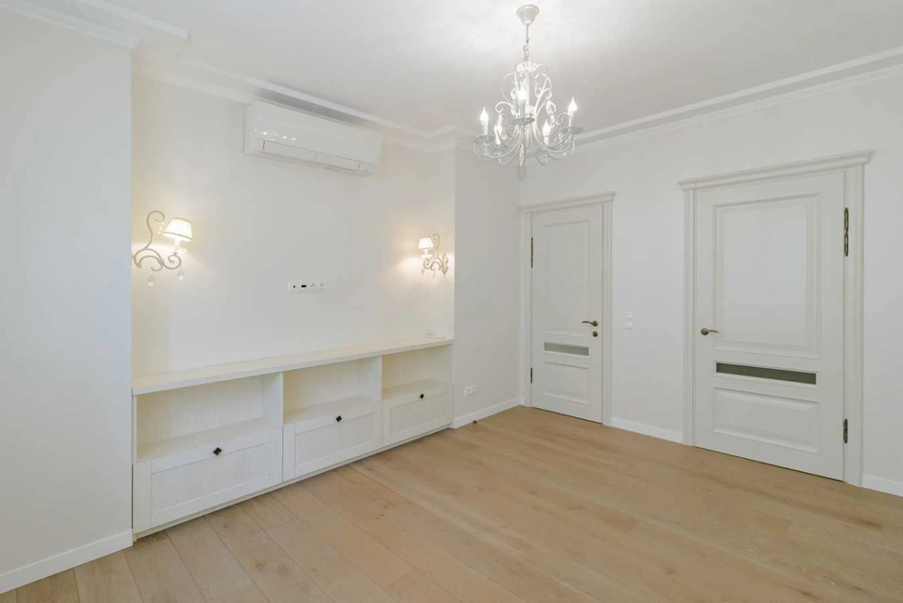 Продаж 4-кімнатної квартири 143.5 м², Дмитрівська вул., 75
