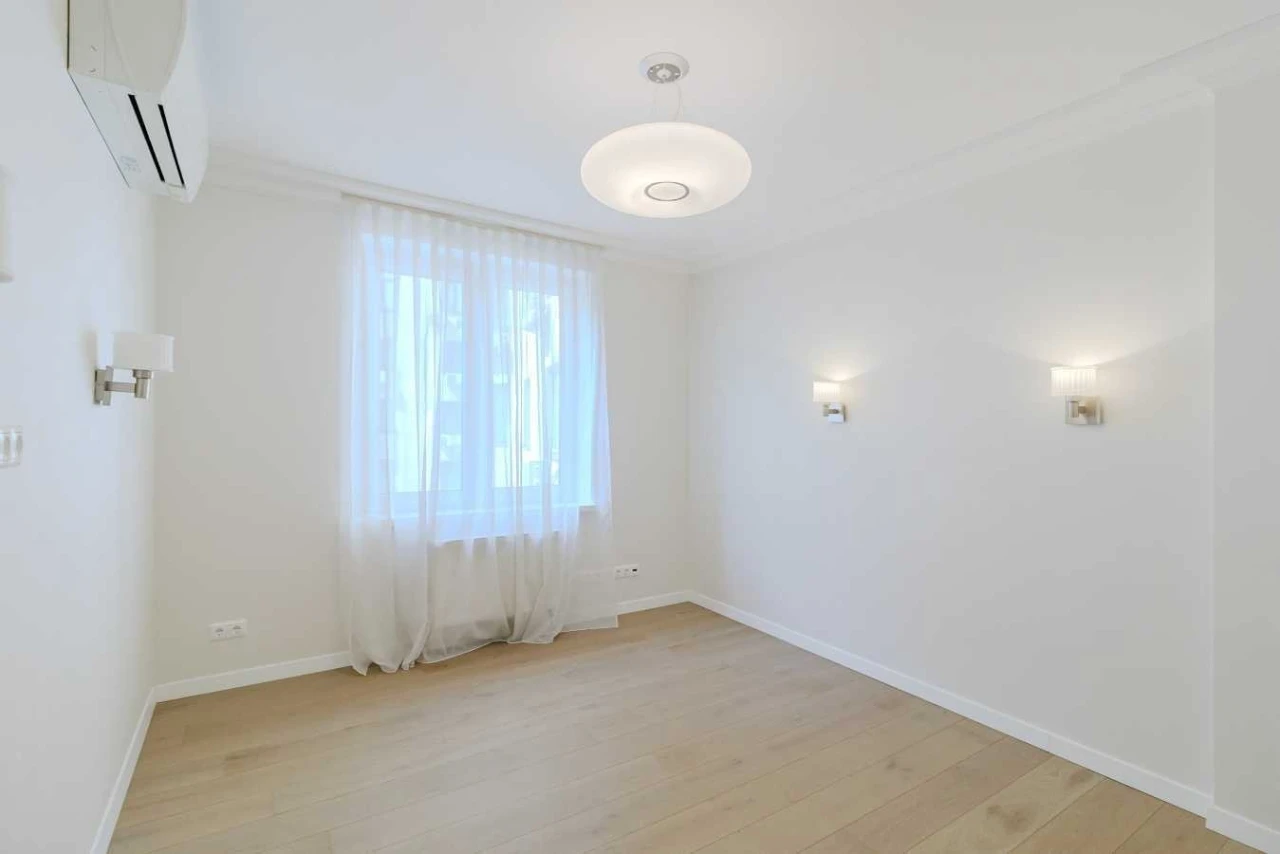Продаж 4-кімнатної квартири 143.5 м², Дмитрівська вул., 75