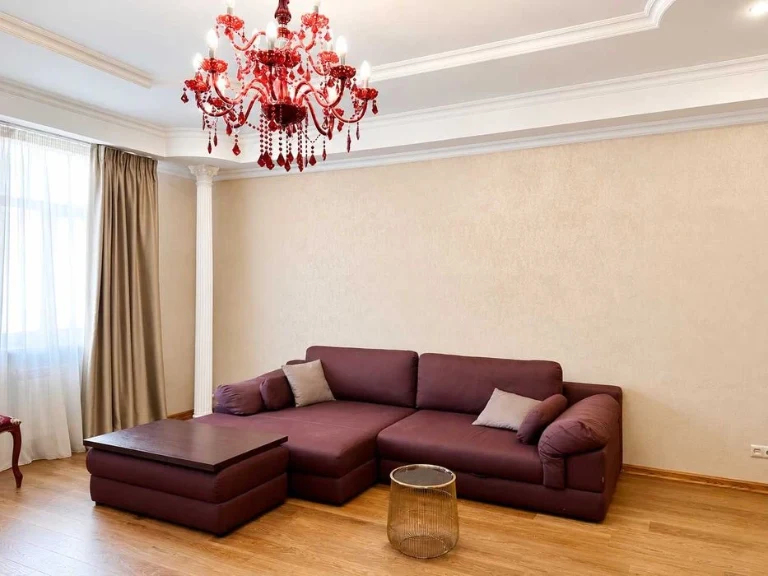 2-комн. квартира 106 м² в центре Одессы с ремонтом и АГВ. Бе