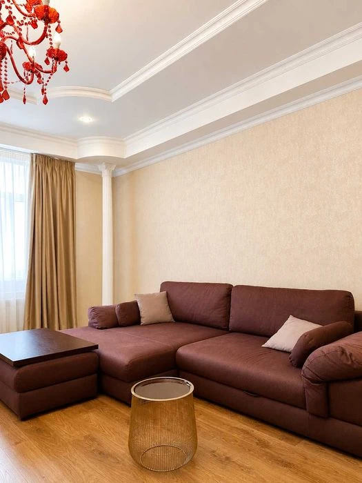 2-комн. квартира 106 м² в центре Одессы с ремонтом и АГВ. Бе