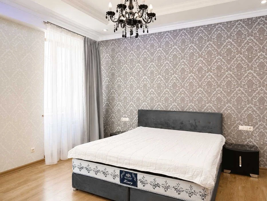 2-комн. квартира 106 м² в центре Одессы с ремонтом и АГВ. Бе