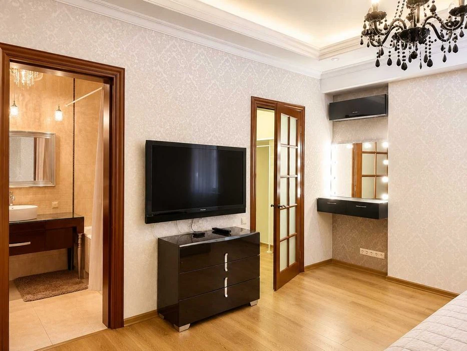 2-комн. квартира 106 м² в центре Одессы с ремонтом и АГВ. Бе
