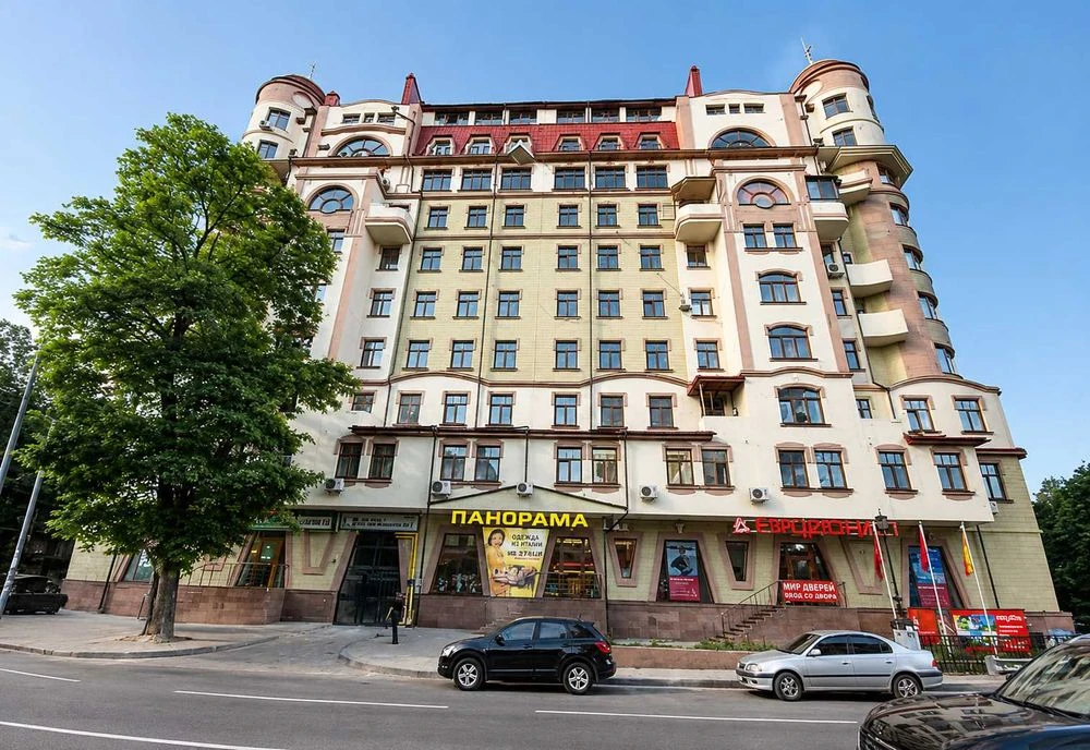 2-комн. квартира 106 м² в центре Одессы с ремонтом и АГВ. Бе