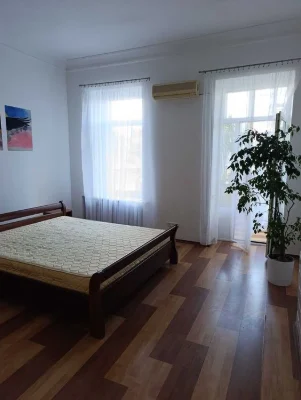Трехкомнатная квартира с ремонтом, ул. Осипова (В.Корженко),