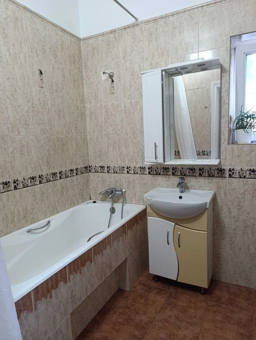 Трехкомнатная квартира с ремонтом, ул. Осипова (В.Корженко),
