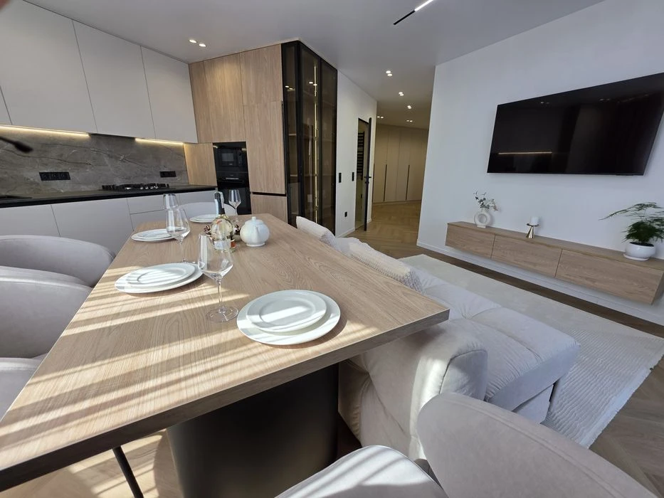 Продаж сучасної 3-кімнатної квартири в ЖК Family Plaza, вул.