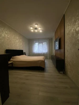Продам 1-но кімнатну квартиру, 41 м2, вул.Народицька!!