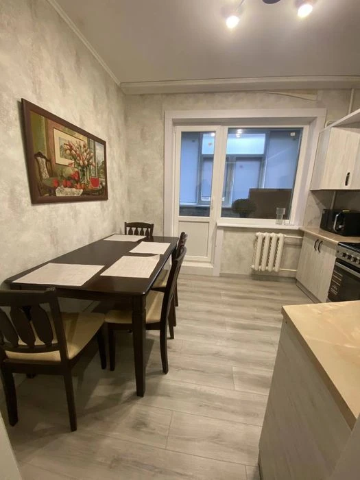 Продам 1-но кімнатну квартиру, 41 м2, вул.Народицька!!