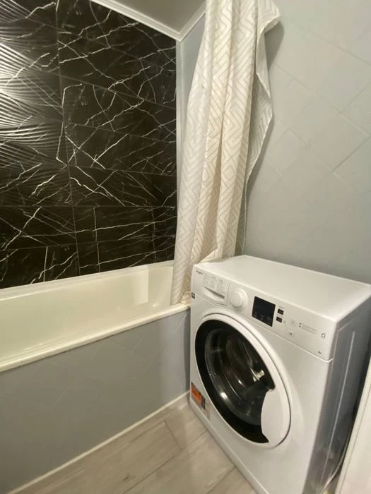 Продам 1-но кімнатну квартиру, 41 м2, вул.Народицька!!