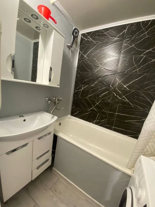Продам 1-но кімнатну квартиру, 41 м2, вул.Народицька!!
