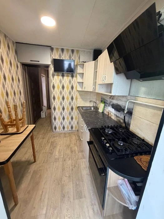 Продаж квартири в р-ні Польова від власника.