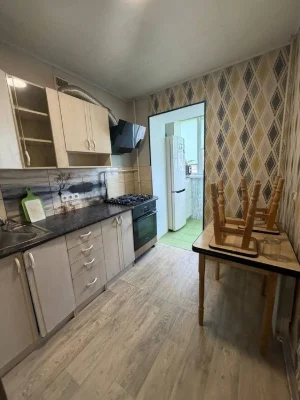 Продаж квартири в р-ні Польова від власника.