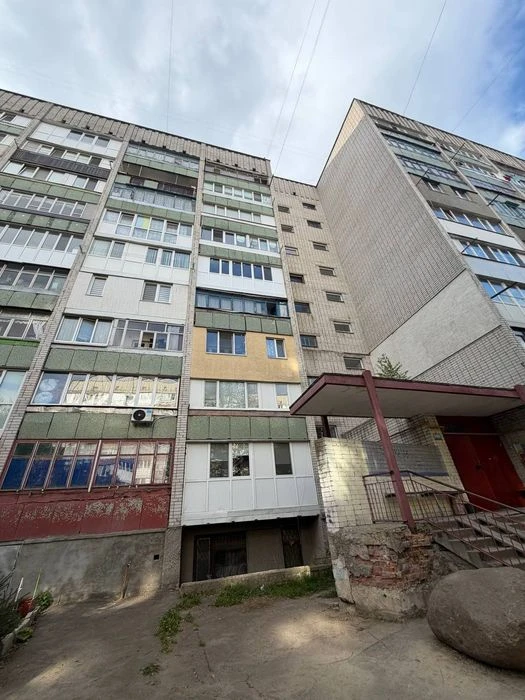 Продаж квартири в р-ні Польова від власника.