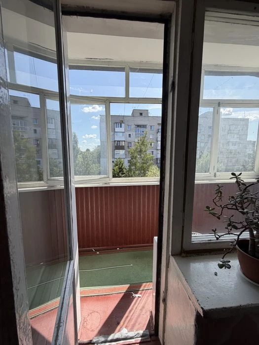 Польова пров.Кондратюка продаж 4 кімн квартири 6/9 поверх це