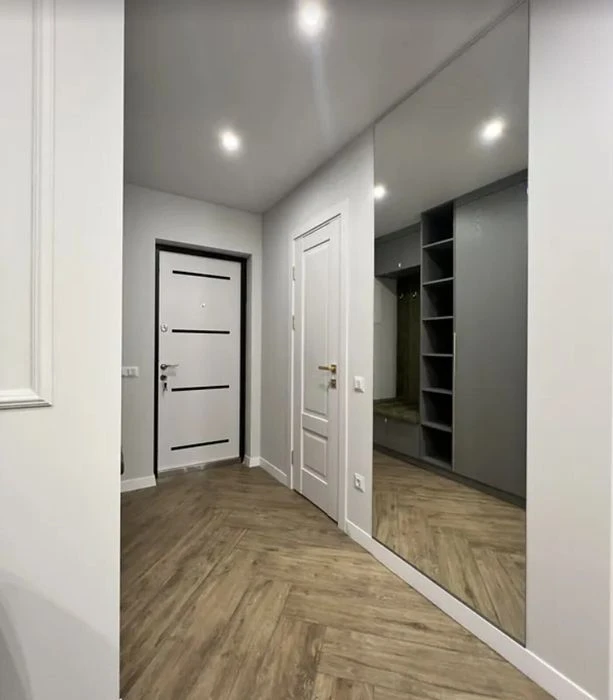 Продаж 2к квартири 58 кв. м на вул. Смакули