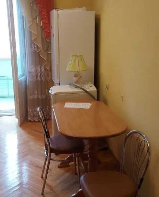 4-к. дворівнева квартира з ремонтом та балконом за вул. Карп