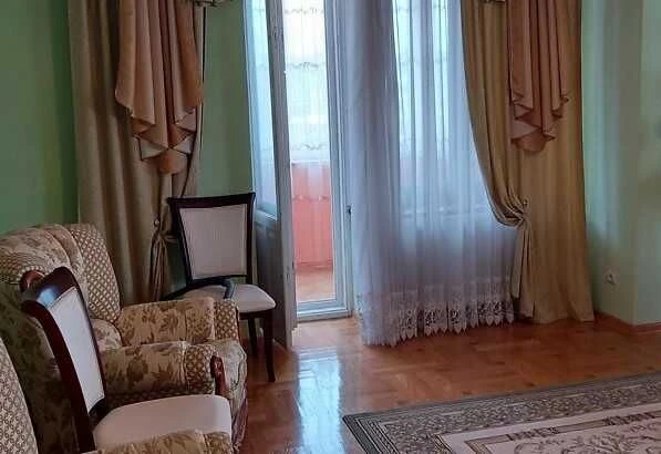 4-к. дворівнева квартира з ремонтом та балконом за вул. Карп