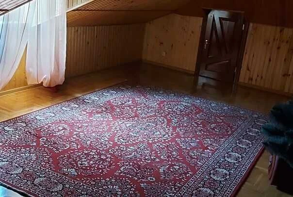 4-к. дворівнева квартира з ремонтом та балконом за вул. Карп