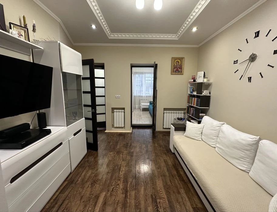 Продаж 36кв м, Рясне, євроремонт