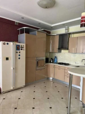 3 кімнатна квартира з ремонтом і 2 паркомісцями у новобудові