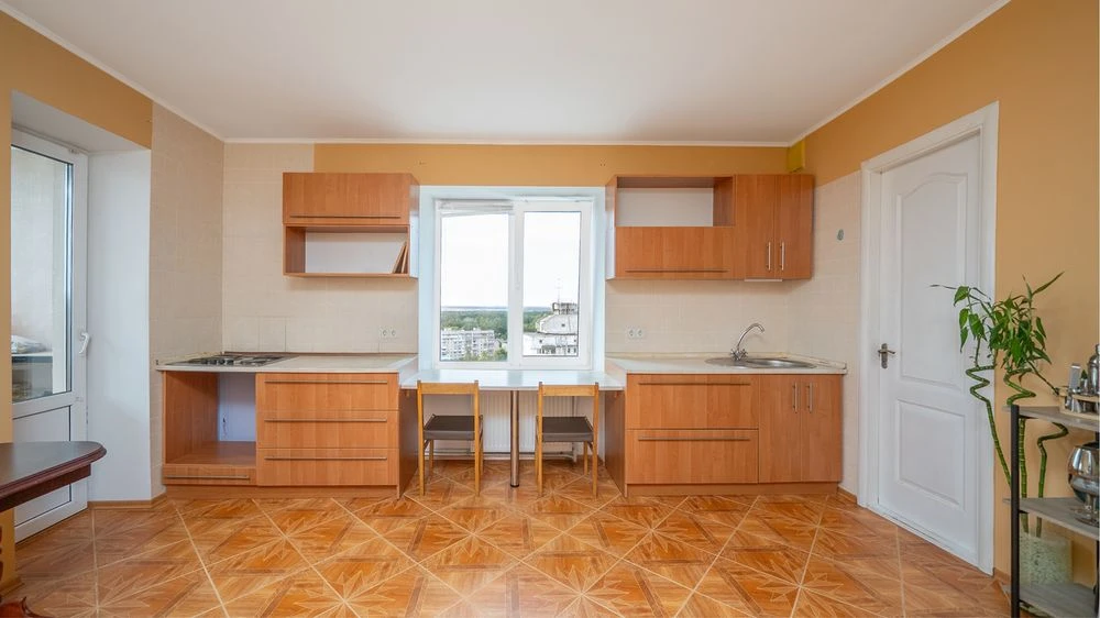 1 кімнатна 57.3 кв.м. Ремонт Велика кухня 17.8 кв.м. Власна