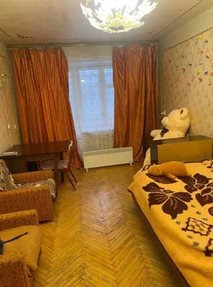 Продам 2-кім.Кв. Окремі Кімнати. Жилий стан. 3 поверх/5. Цег