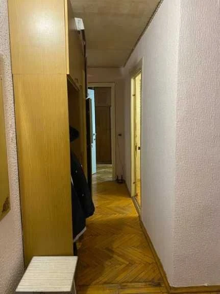 Продам 2-кім.Кв. Окремі Кімнати. Жилий стан. 3 поверх/5. Цег