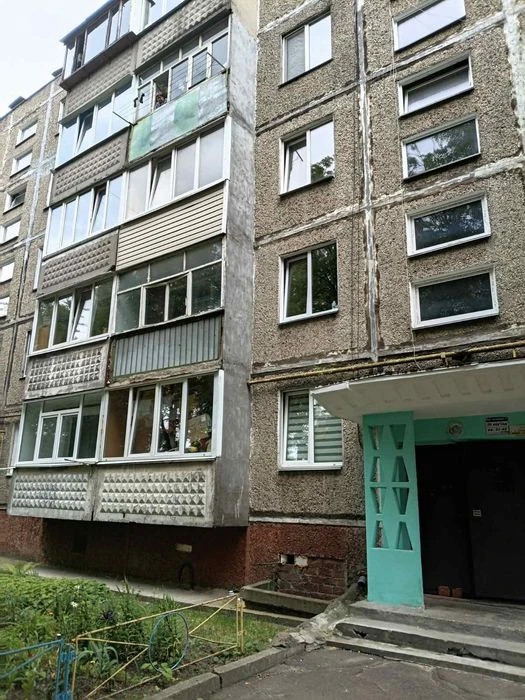 2 кімнатна , вул. Тероборони буд 2 , 2 поверх, 47м, ТОРГ!