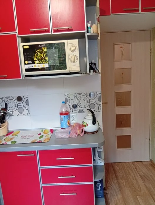 Продам 2 комн.кв. с раздельными комнатами, в р -не ул.Летной