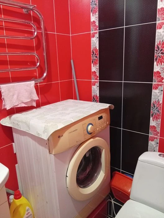 Продам 2 комн.кв. с раздельными комнатами, в р -не ул.Летной