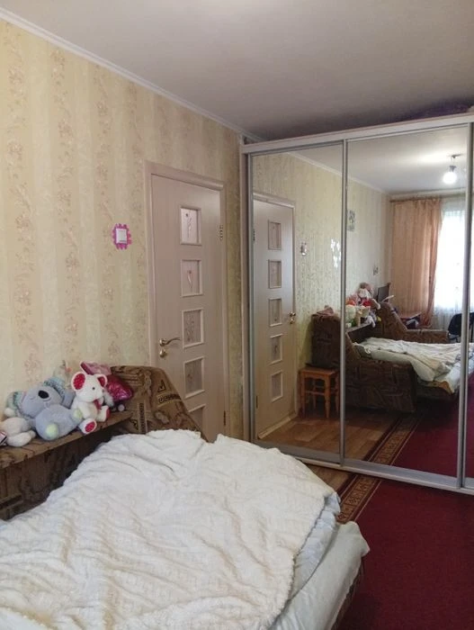 Продам 2 комн.кв. с раздельными комнатами, в р -не ул.Летной