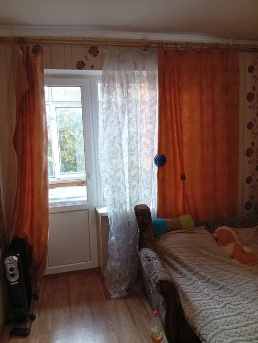 Продам 2 комн.кв. с раздельными комнатами, в р -не ул.Летной