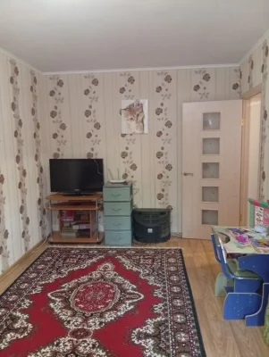 Продам 2 комн.кв. с раздельными комнатами, в р -не ул.Летной