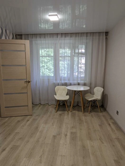Продам трёх комнатную, 3-х комнатную квартиру, центр, м. Бот