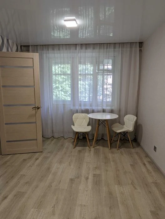 Продам трёх комнатную, 3-х комнатную квартиру, центр, м. Бот