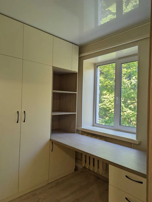 Продам трёх комнатную, 3-х комнатную квартиру, центр, м. Бот