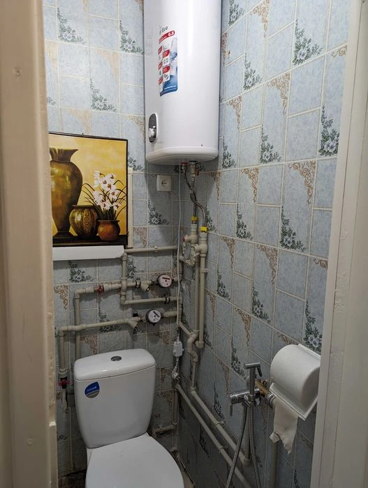 Продам трёх комнатную, 3-х комнатную квартиру, центр, м. Бот
