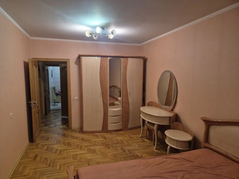 4к квартира і гараж Кондратьєва