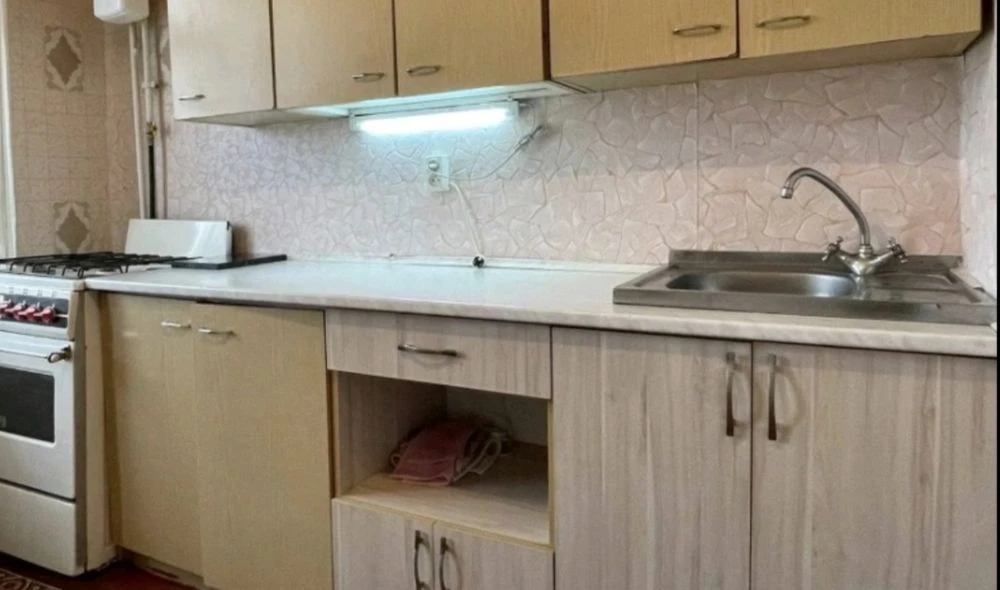 Продаж 1 квартири. Лушпи.